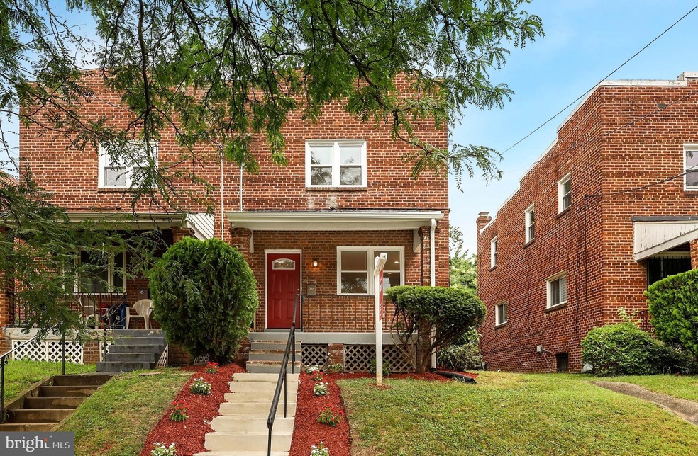 81 55th St SE, Washington, DC 20019 - photo 1