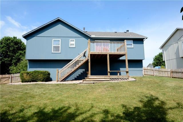 Great Back Yard to Entertain Family and Friends.