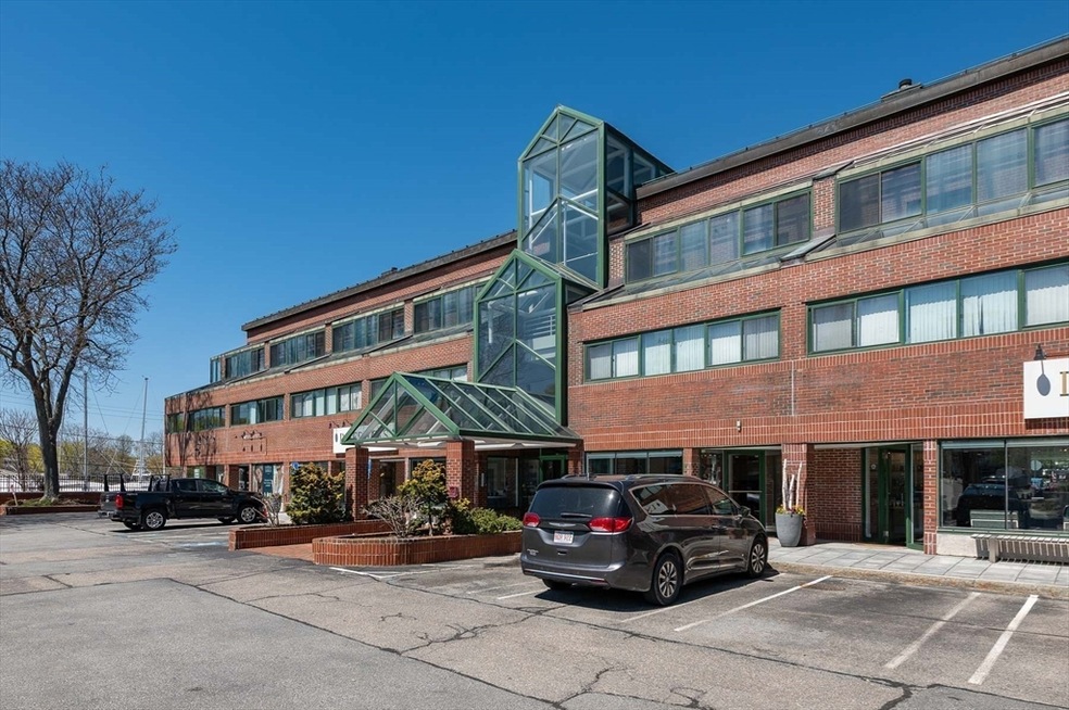 58 Merrimac St unit 2-2, Newburyport, MA 01950 - photo 1