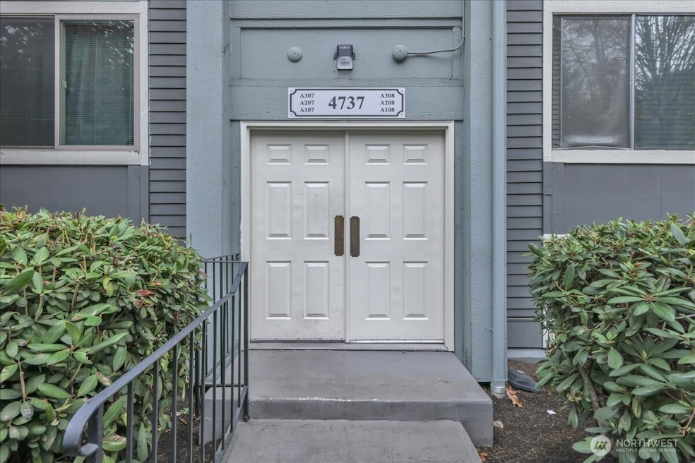 4737 W Lake Sammamish Pkwy SE unit A-108, Issaquah, WA 98027 - photo 1