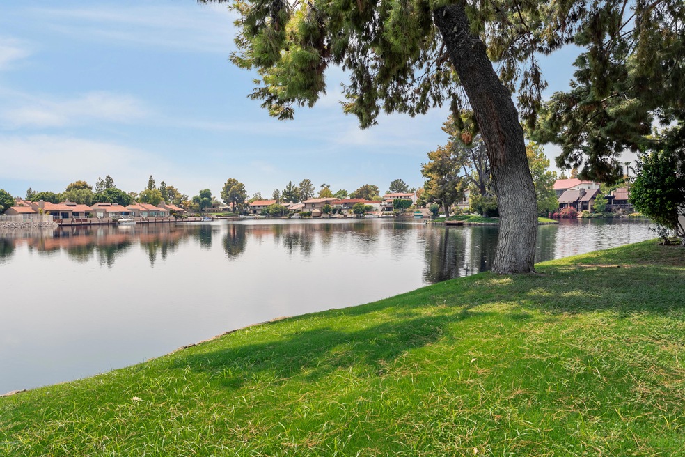 Lakefront Community - The Lakes Tempe