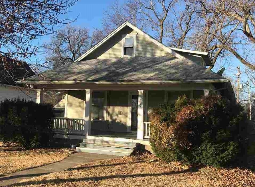 Street view of front of Apartments from S. Main St