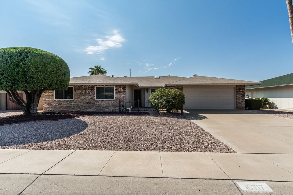 10717 W Hutton Dr, Sun City, AZ 85351 - photo 1