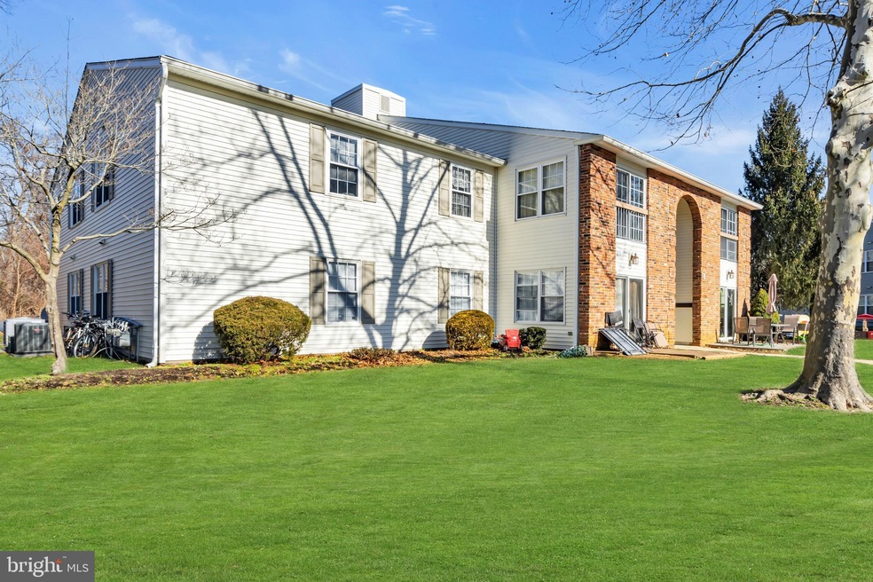 8 6 Seattle Ct unit 6, Freehold, NJ 07728 - photo 1