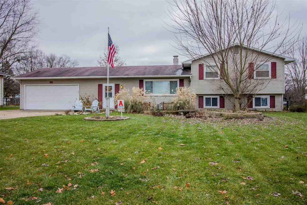 18392 Chaucer Ln, South Bend, IN 46637 - photo 1