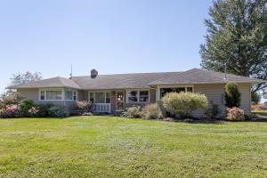 107 E Vernon St, Grand View, IA 52752 - photo 1