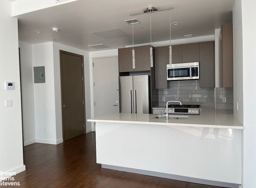 Star Tower LIC unit 14G, Long Island City, NY 11101 - photo 1