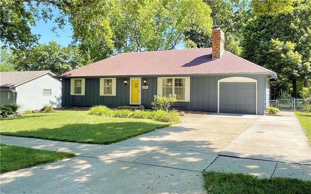 6844 Mastin St, Shawnee, KS 66203 - photo 1