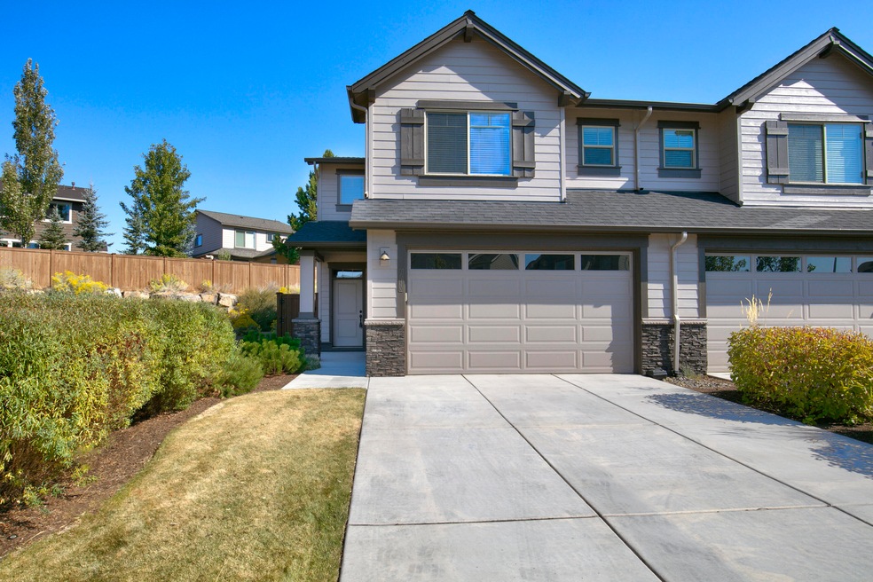 20720 NE Sierra Dr, Bend, OR 97701 - photo 1