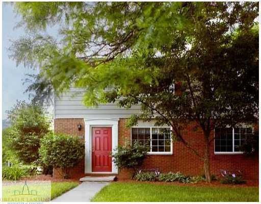 933 Vincent Ct unit 206, Lansing, MI 48910 - photo 1