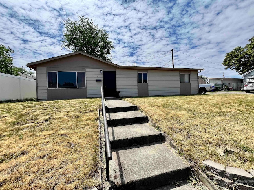 Pending $215,000 • Co-Listing Agent