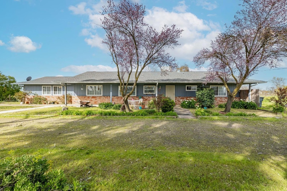 24545 N Suttenfield Rd, Acampo, CA 95220 - photo 1