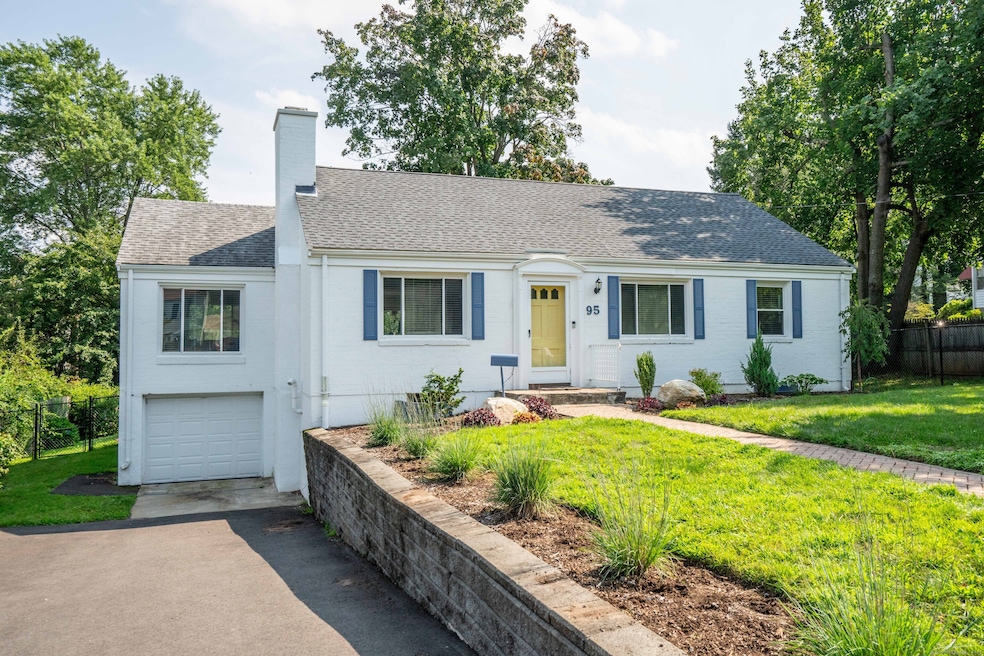 95 Ledgewood Rd, West Hartford, CT 06107 - photo 1