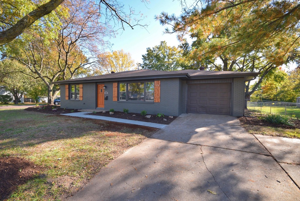 2802 W Broadway