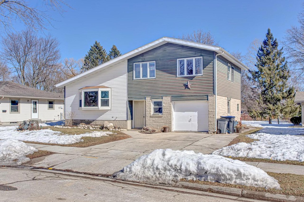 1024 5th St Kiel26