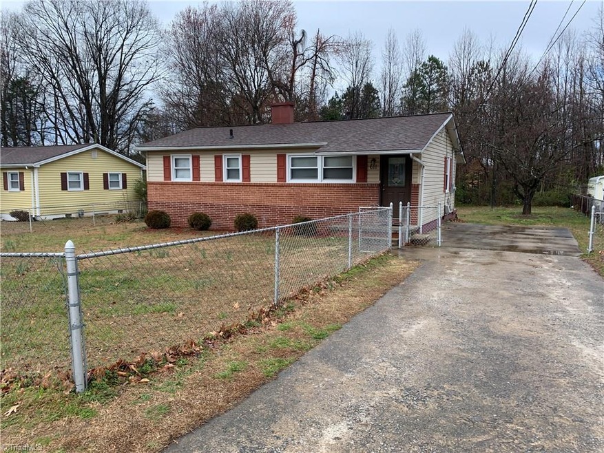 611 E Morehead St, Reidsville, NC 27320 - photo 1