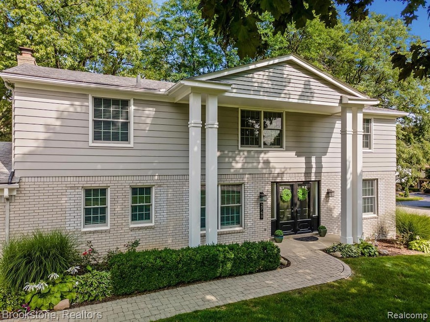 2769 Aldgate Dr, Bloomfield Hills, MI 48304 - photo 1
