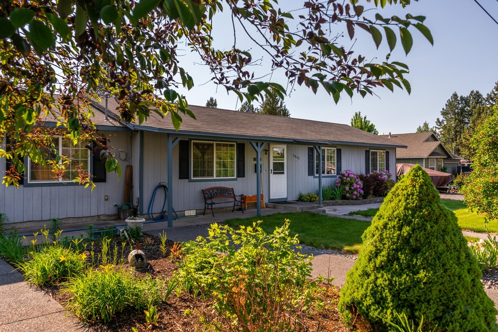 2041 SW 20th St-1