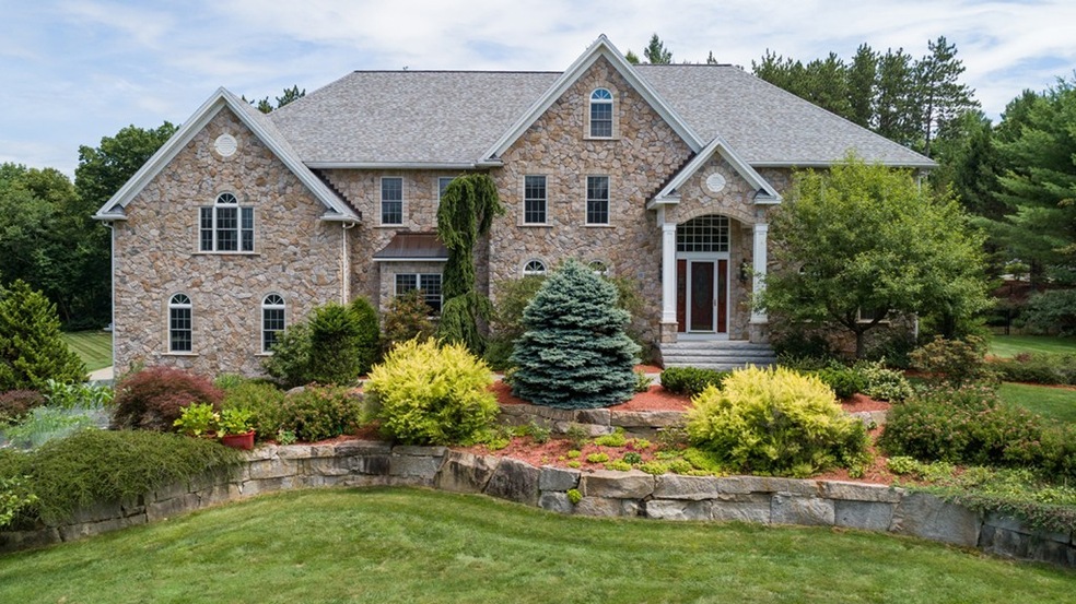 13 Misty Ln, Londonderry, NH 03053 - photo 1