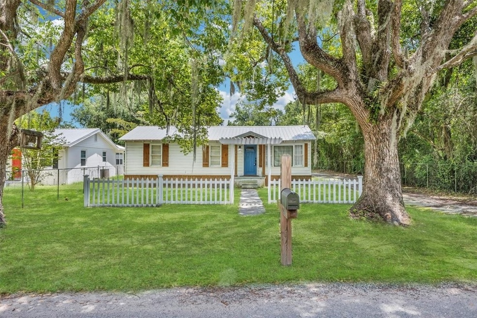 902 Old River Rd, Darien, GA 31305 - photo 1