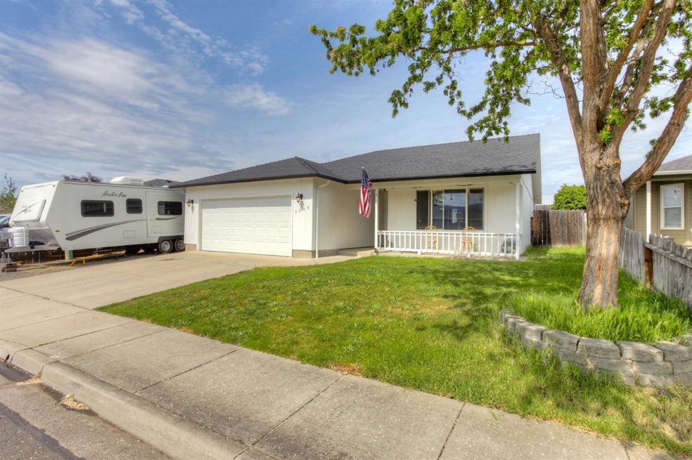 1400 Vista Dr, Central Point, OR 97502 - photo 1