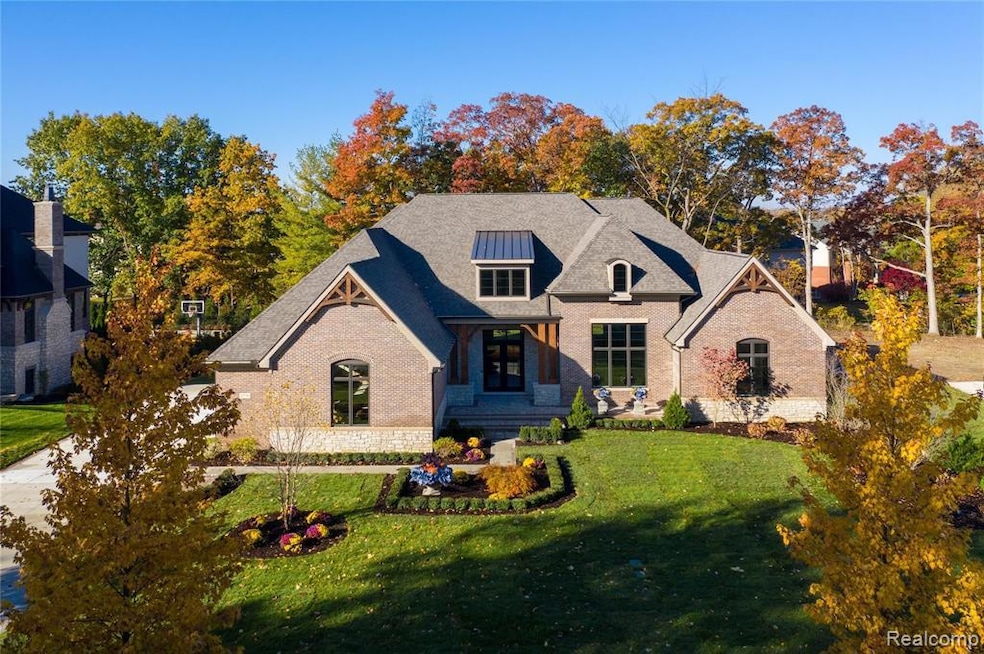 5776 Sovereign Dr, Oakland Charter Township, MI 48306 - photo 1