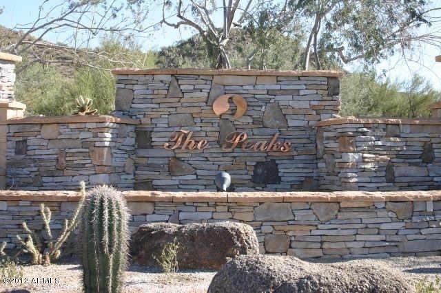 Entrance to The Peaks