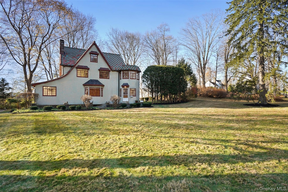 31 Laurel Dr, Mount Kisco, NY 10549 - photo 1