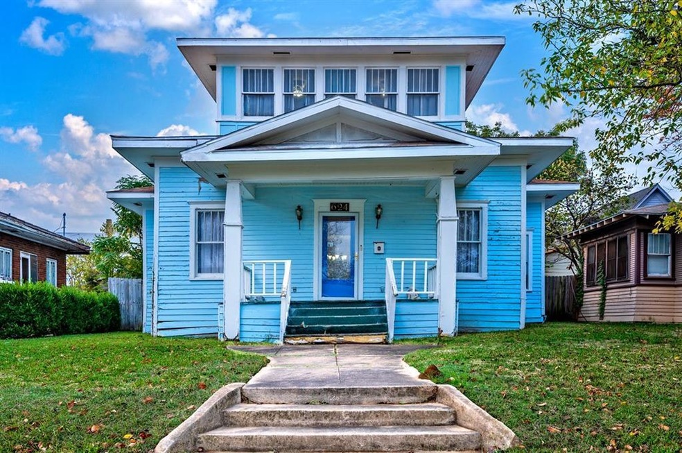 624 W Gandy St, Denison, TX 75020 - photo 1