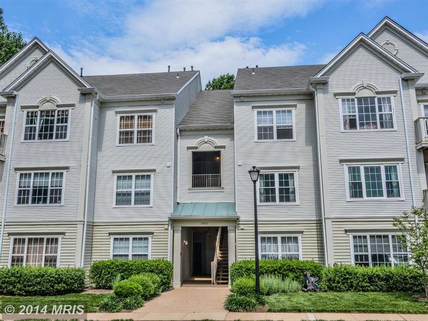 12491 Hayes Ct unit 202, Fairfax, VA 22033 - photo 1