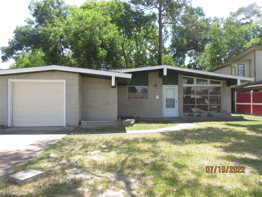 10330 Hollyglen Dr, Houston, TX 77016 - photo 1