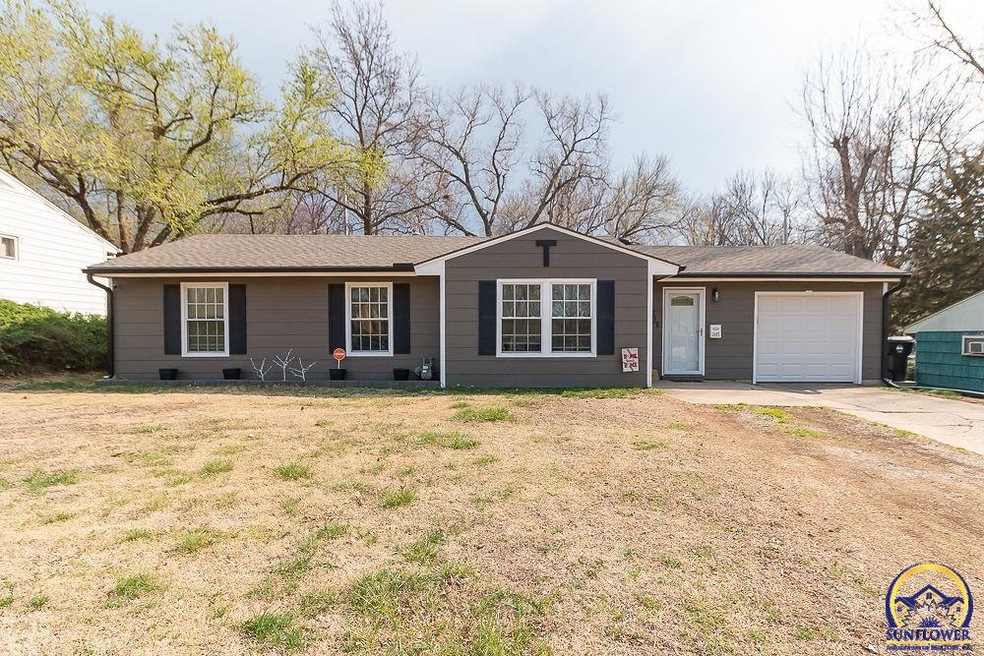 1407 SW 31st St, Topeka, KS 66611 - photo 1
