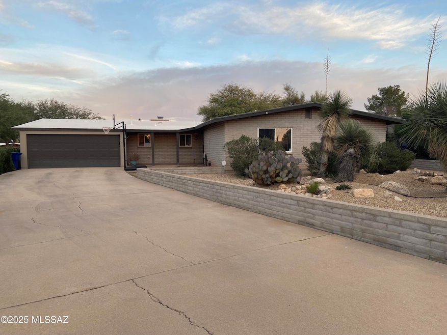 7641 E Adams Dr, Tucson, AZ 85715 - photo 1