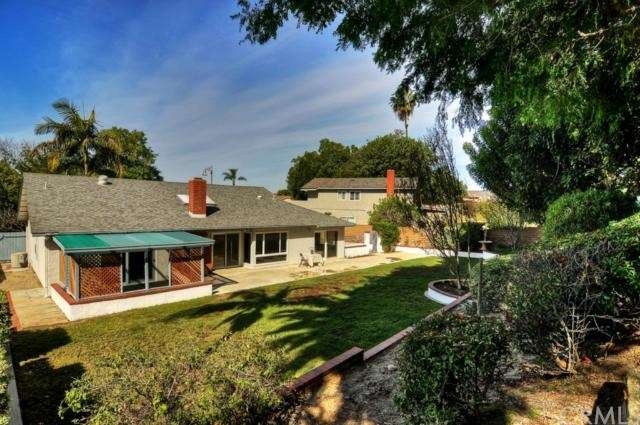 Large usable back yard. Lots space to add pool and