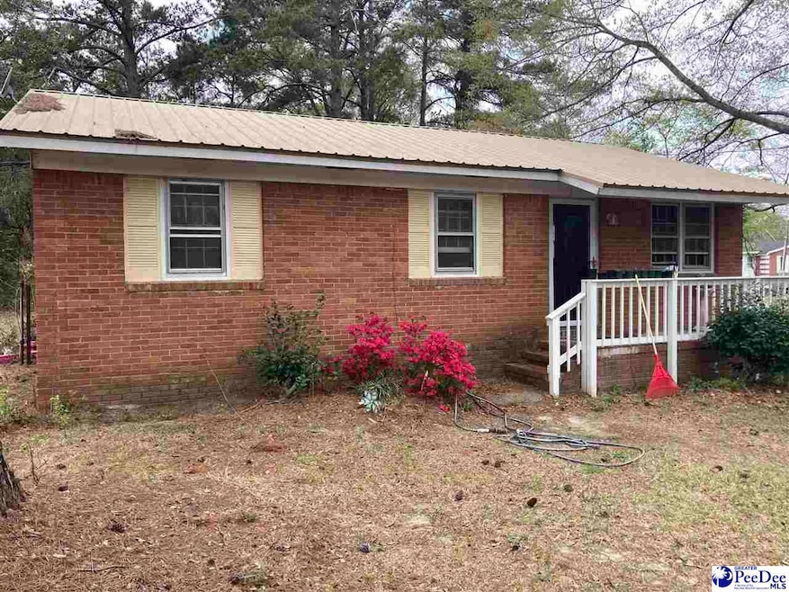 606 Curry St, Dillon, SC 29536 - photo 1
