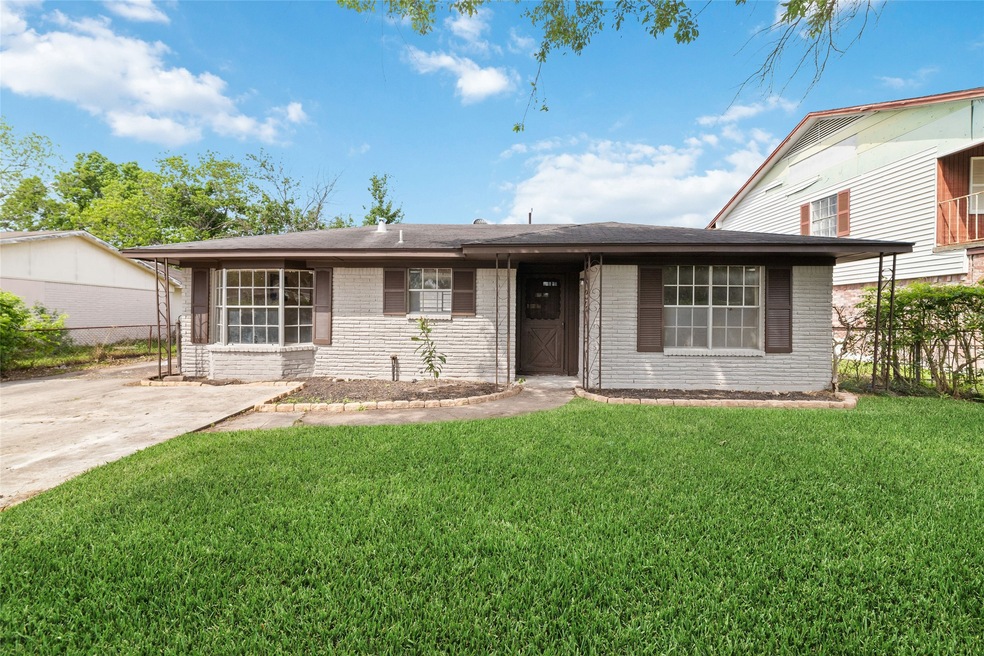 5007 Redbud St, Houston, TX 77033 - photo 1