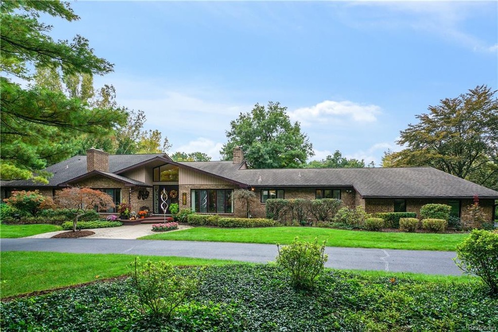 25445 Franklin Park Dr, Franklin, MI 48025 - photo 1