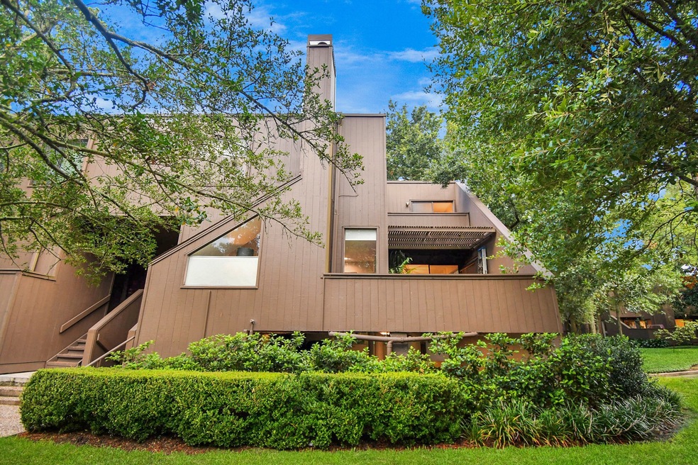 281 Litchfield Ln, Houston, TX 77024 - photo 1