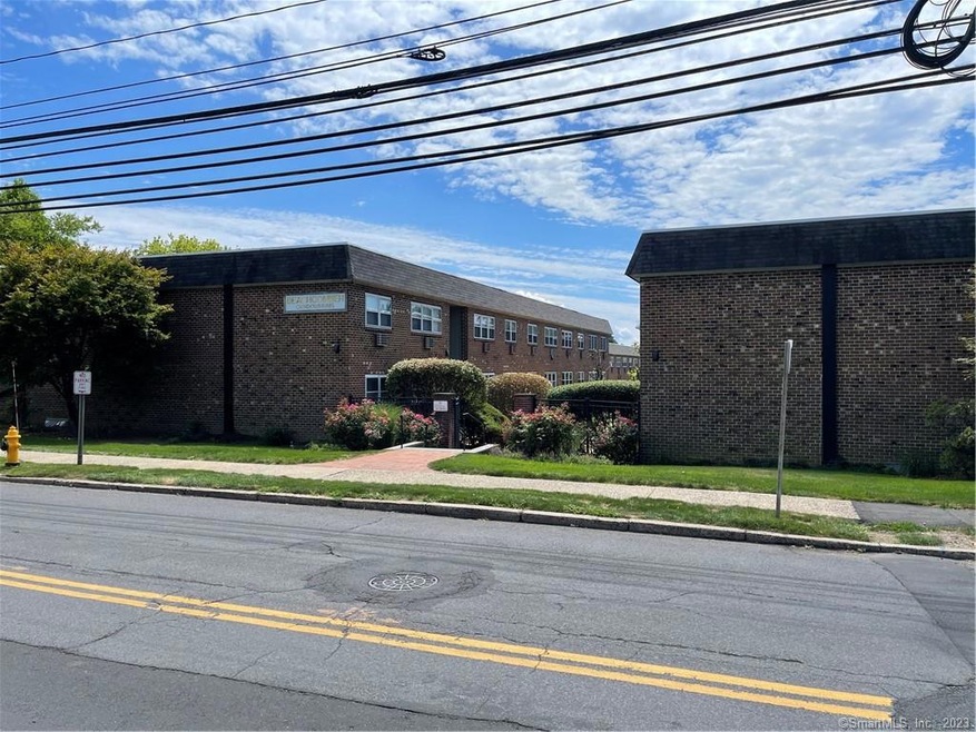 637 Cove Rd unit C14, Stamford, CT 06902 - photo 1