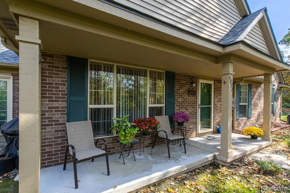 4091 Stonebridge unit 26, Holly, MI 48442 - photo 1