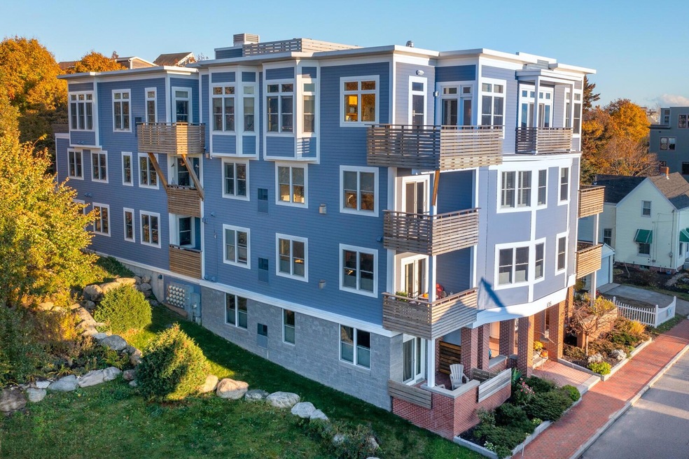 135 Sheridan St 202-Exterior
