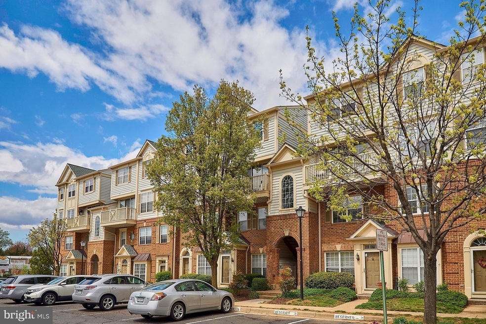 1725 Braddock Place unit 301, Alexandria, VA 22302 - photo 1