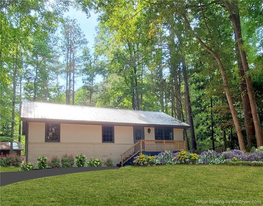 Landscaping is virtually staged
