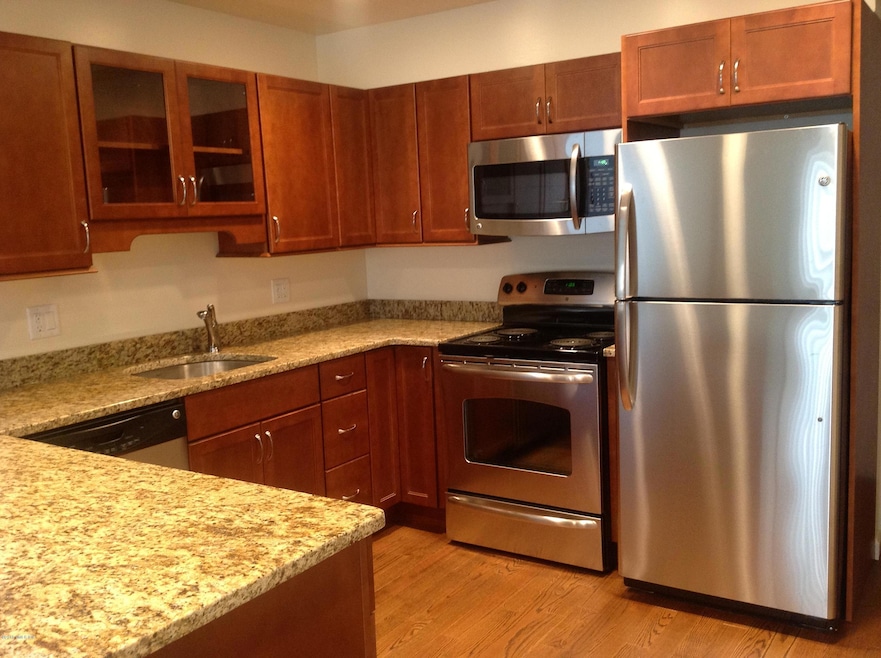 328 Pemberwick Rd unit 10, Greenwich, CT 06831 - photo 1