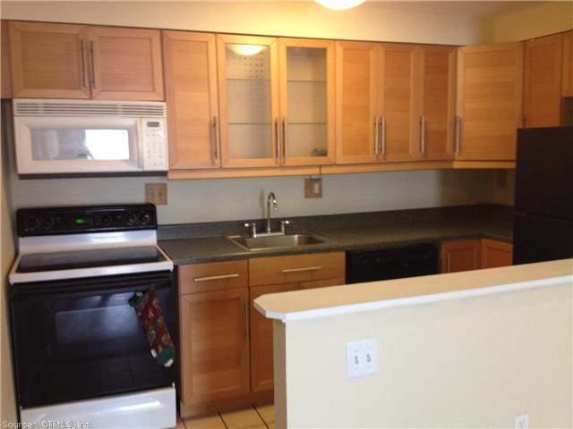 9 Hamre Ln unit 9 B, Branford, CT 06405 - photo 1