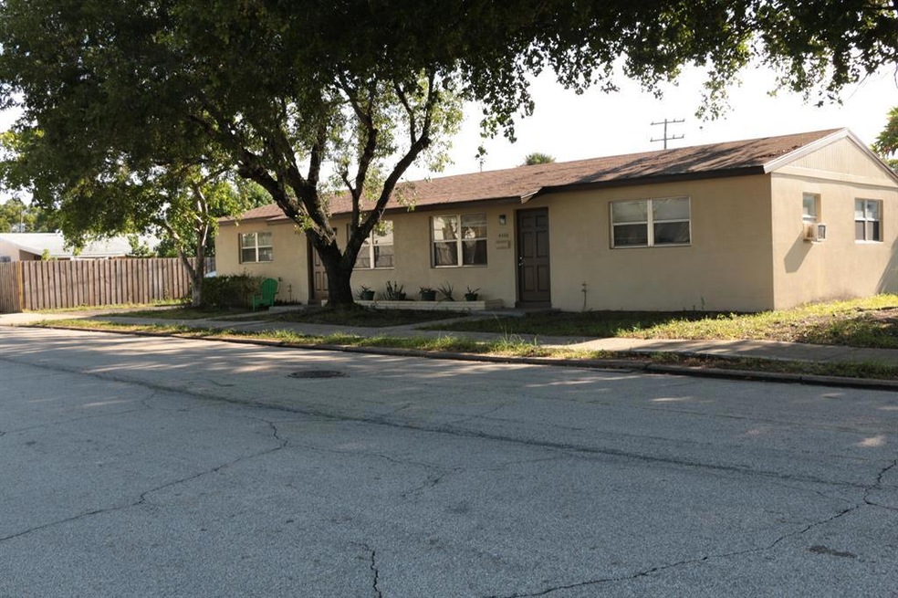 4500 Pinewood Ave unit 4504, West Palm Beach, FL 33407 - photo 1