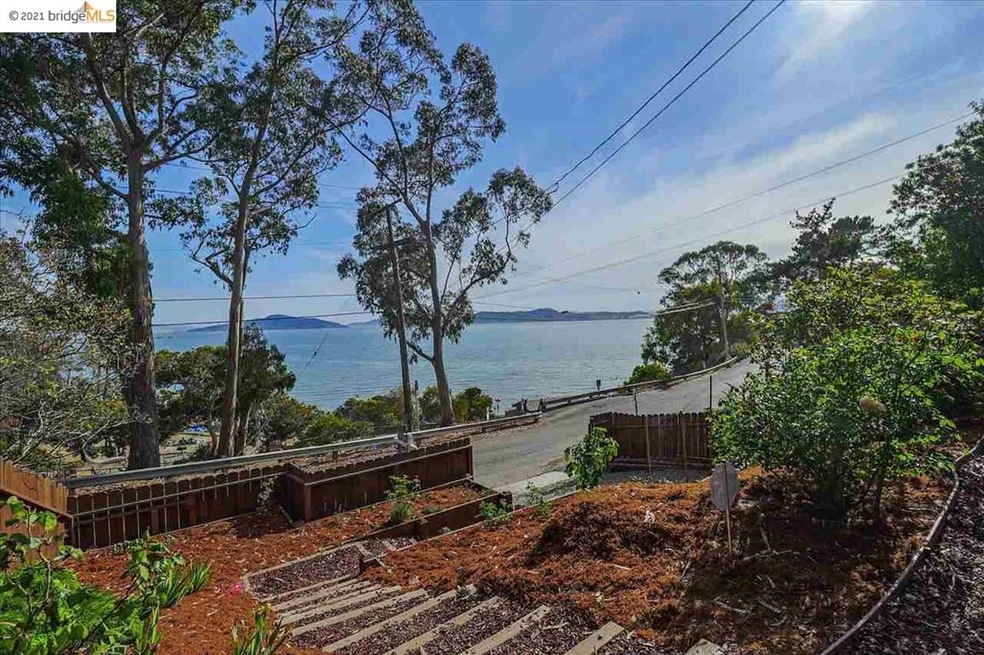 Sold $1,305,000 • Co-Listing Agent