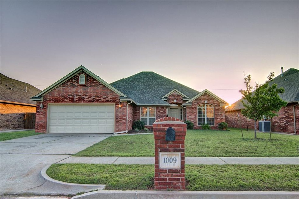 1009 Kelsi Dr, Moore, OK 73160 - photo 1