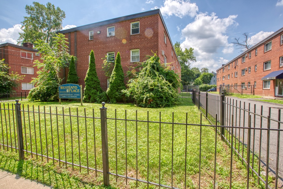 285 Westland St unit 285 B1, Hartford, CT 06112 - photo 1