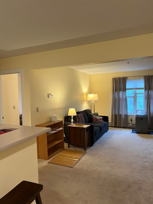 422 Hildred Dr, Burlington, VT 05401 - photo 1